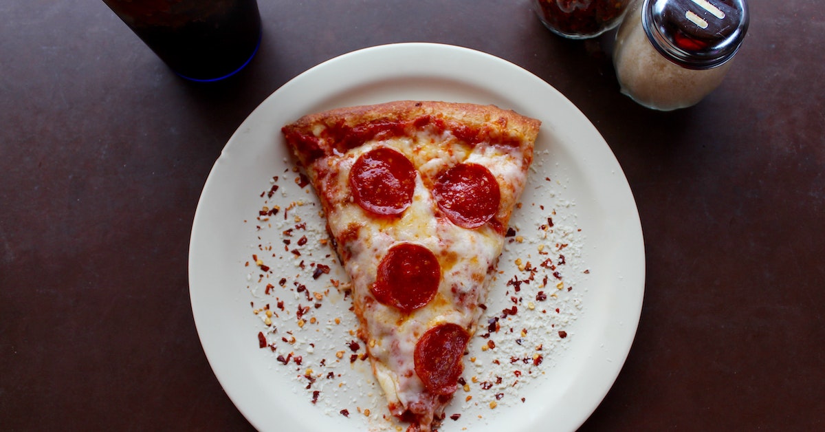 How To Make Pizza Kenyan Way in 8 Minutes